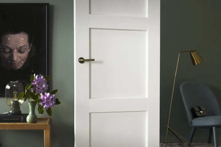 Eelnevalt viimistletud uste värvimine ja lakkimine