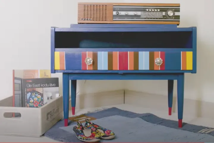 Värvi televiisorikapp kihelkonnatriipudesse